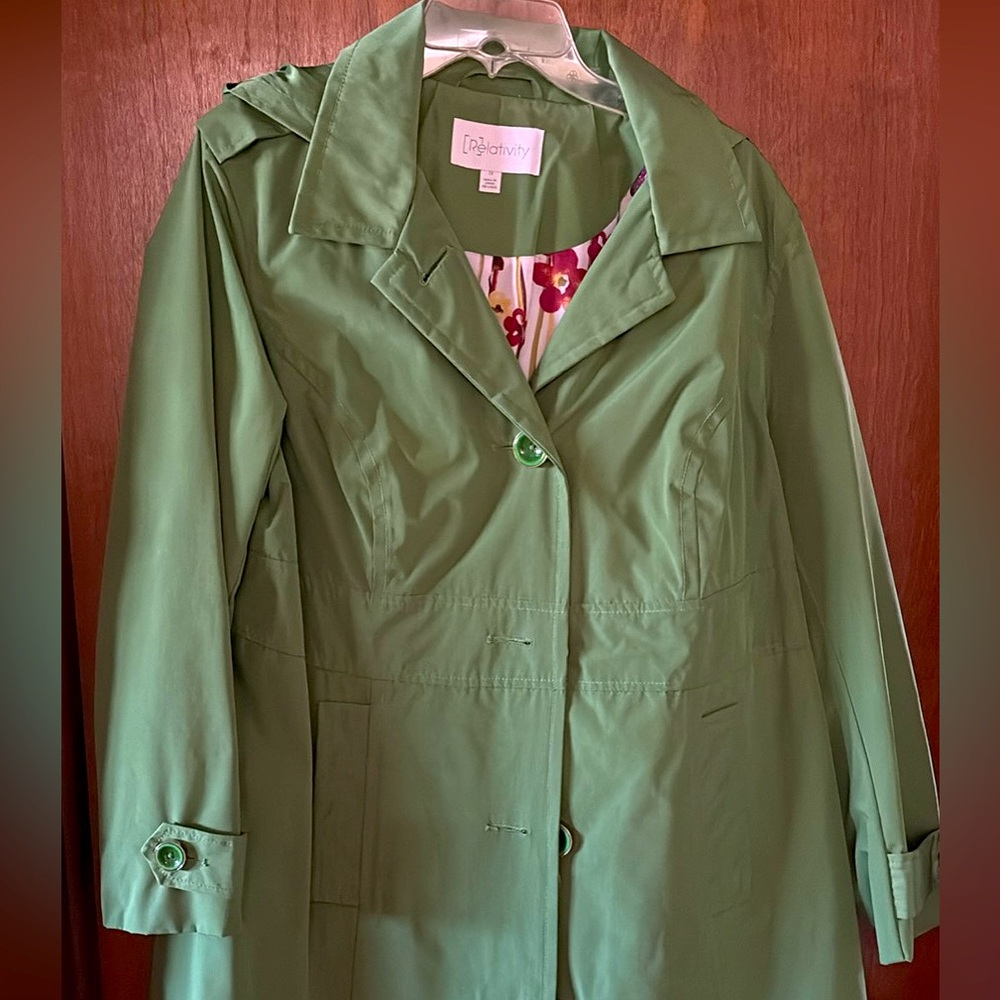 Mid length green rain coat in perfect condition